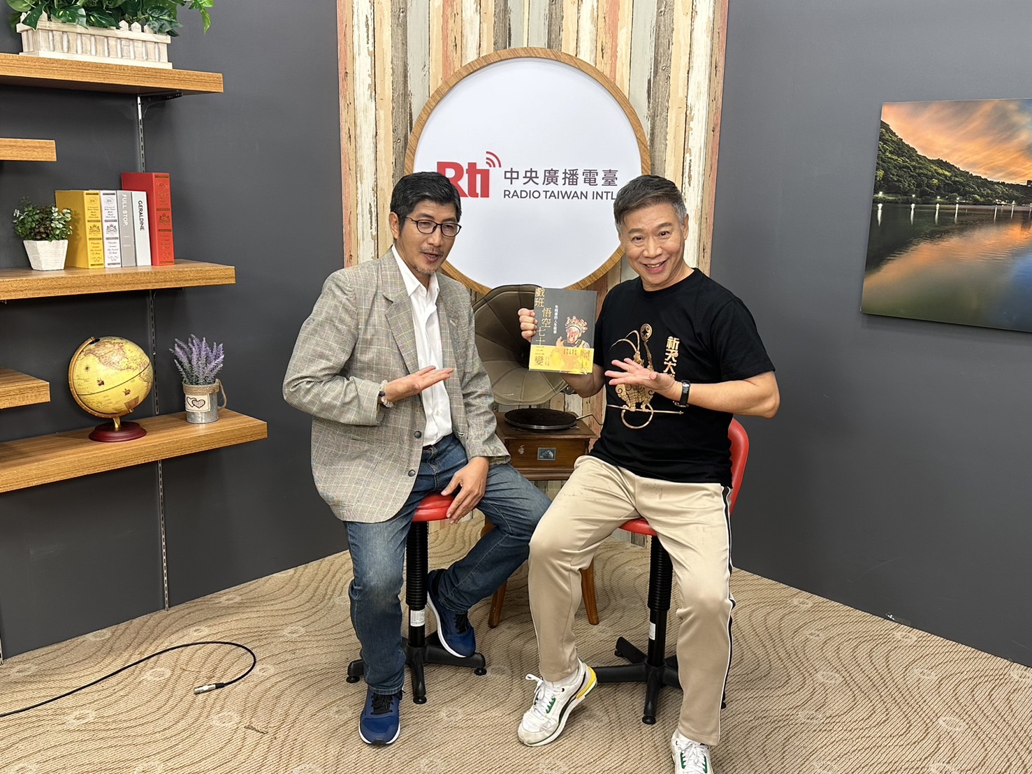 登台六十年的心情故事／專訪朱陸豪談《戲班悟空七十三變》