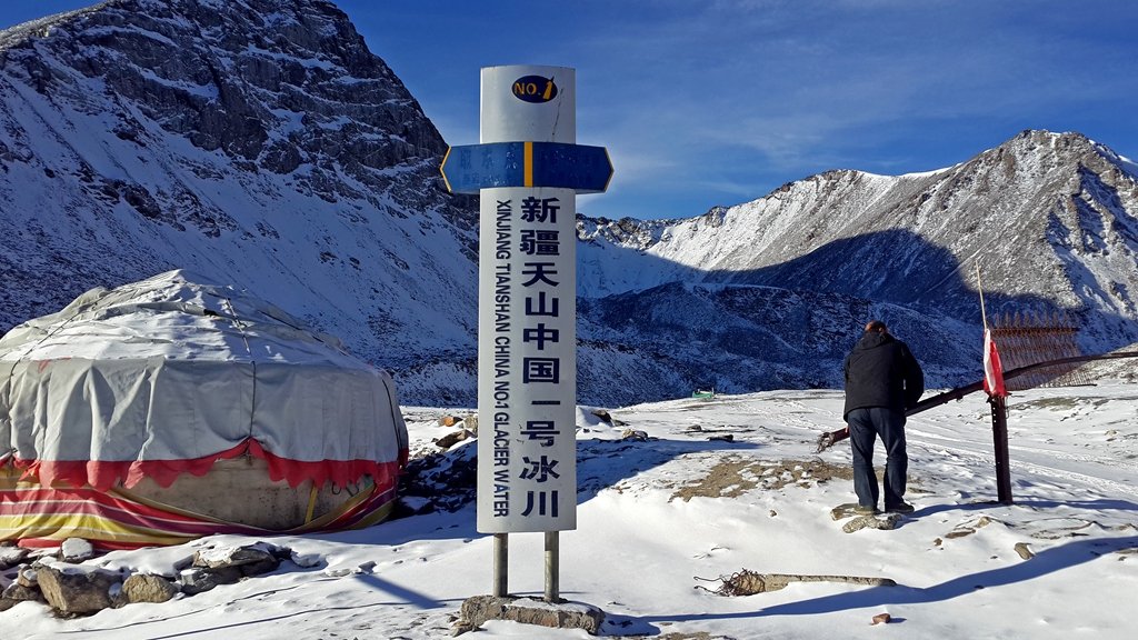 天山冰川加速消融 50年後消失六成