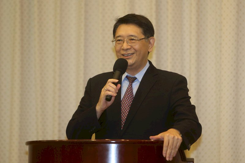 實習生參與丟水球被法辦 朝野看法不一