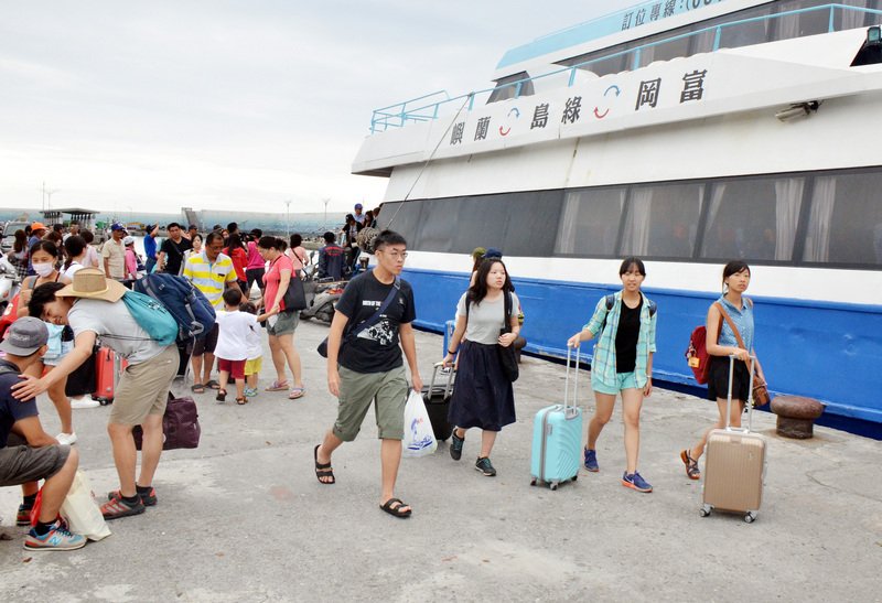 颱風尼莎襲台 陸空交通異動取消