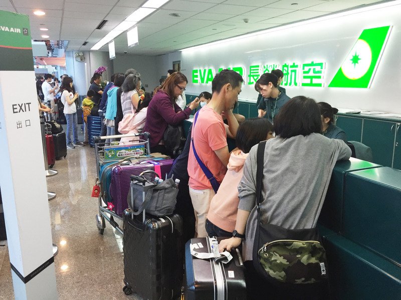 長榮航：天候符起降標準 組員堅持請假
