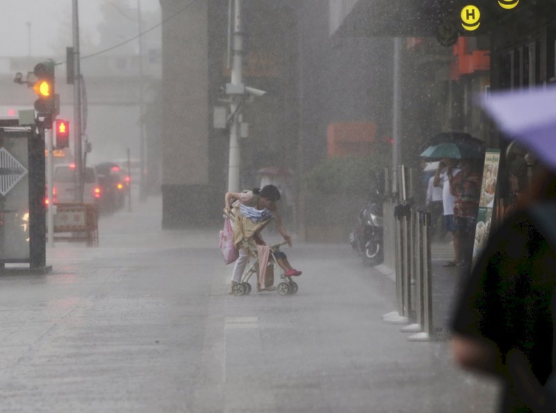 午後雷雨 雙和、三重傳積水