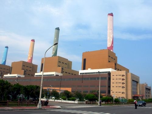 台中電廠鍋爐破管 7日恐亮限電紅燈