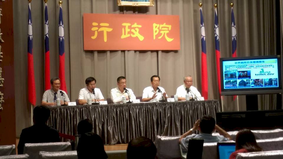 高級大樓廁所衛生紙丟垃圾桶 李應元：丟臉