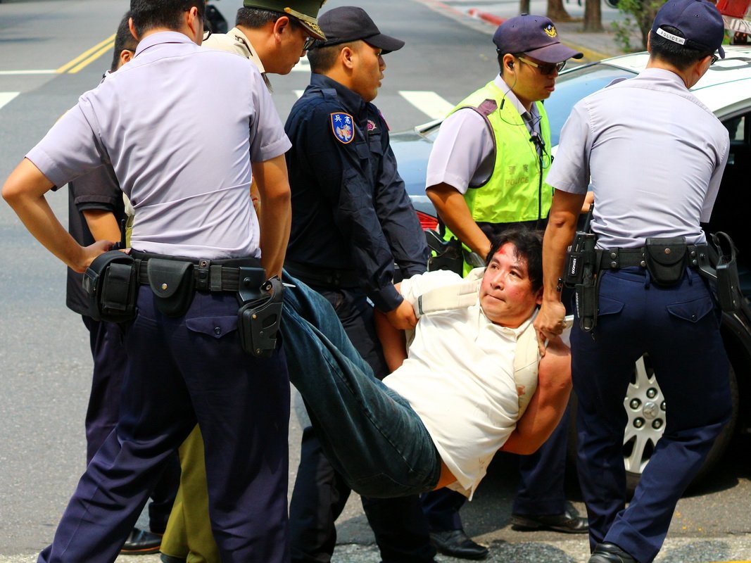 府驚傳憲兵遭刺傷 傷者送醫兇嫌遭逮