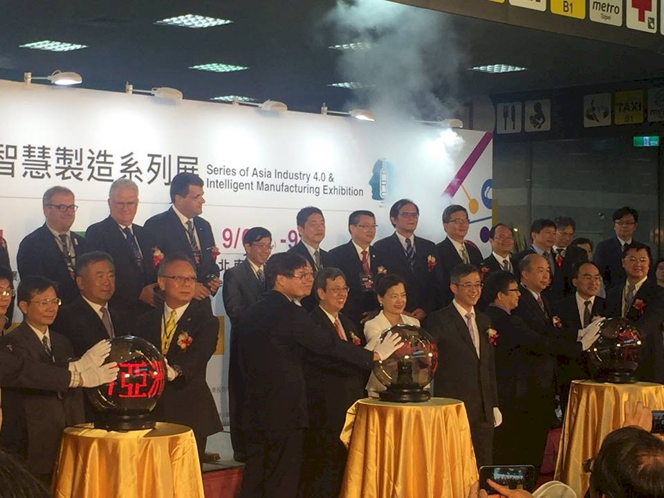 顧立雄連換3工作 王美花：每次心情都不同