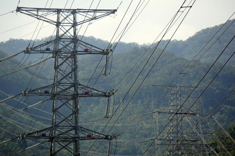 颱風逼近天氣悶熱 供電亮吃緊黃燈