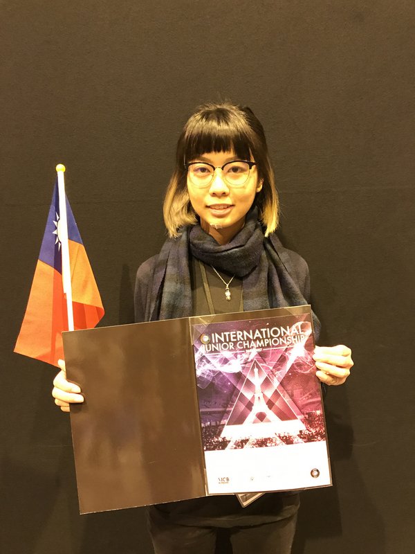 醒著都在練美髮 洪喬凌首次出國就得名