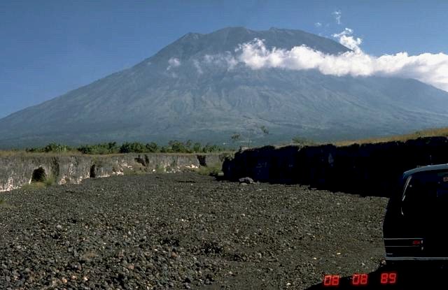 阿貢火山改噴少量蒸氣 澳洲航班恢復