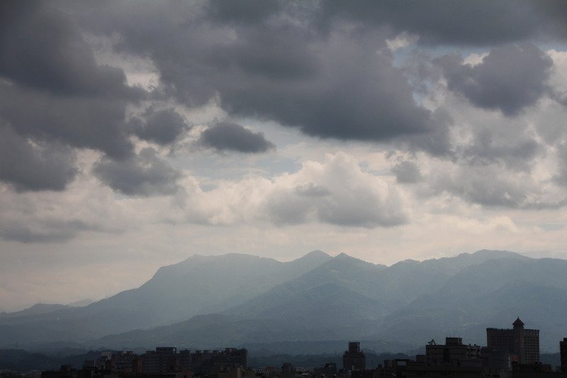 午後對流旺 13縣市大雨特報