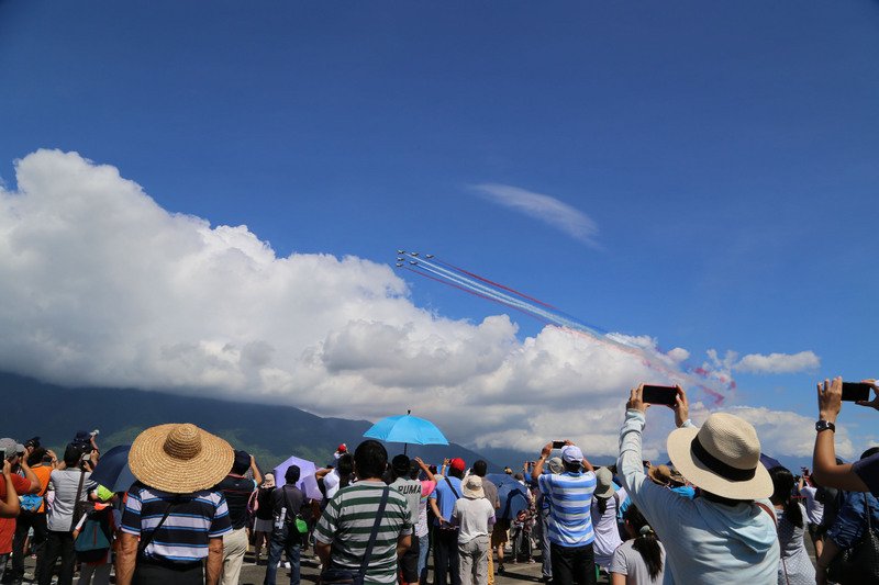 空軍雷虎花蓮衝場 逾萬民眾歡呼連連