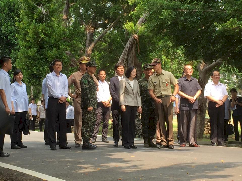 蔡總統：讓青年從軍不後悔是低標