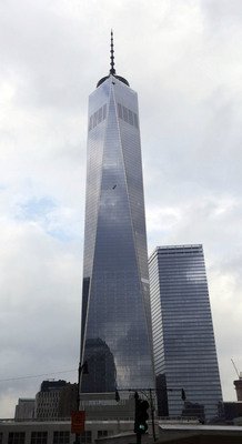 紐約世貿大樓大水傾瀉 恐攻陰影浮現
