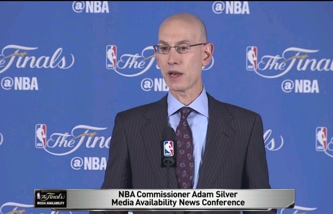 跪地爭議 NBA主席：唱國歌球員仍應起立