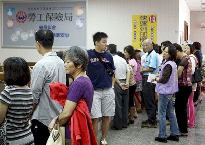國保欠費10年沒繳 百萬人恐養老金打折