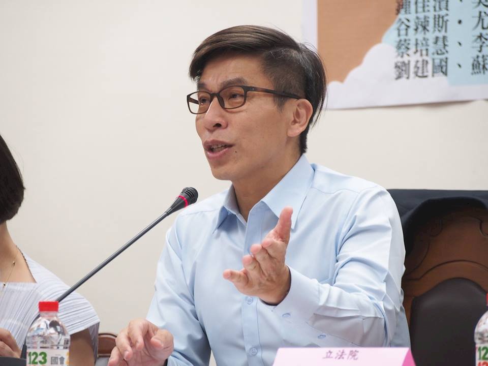 鍾佳濱11月飛越南 協助醫療新南向