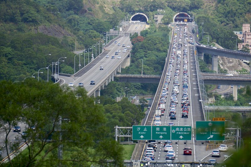 除夕國道湖口至竹北壅塞 時速20公里