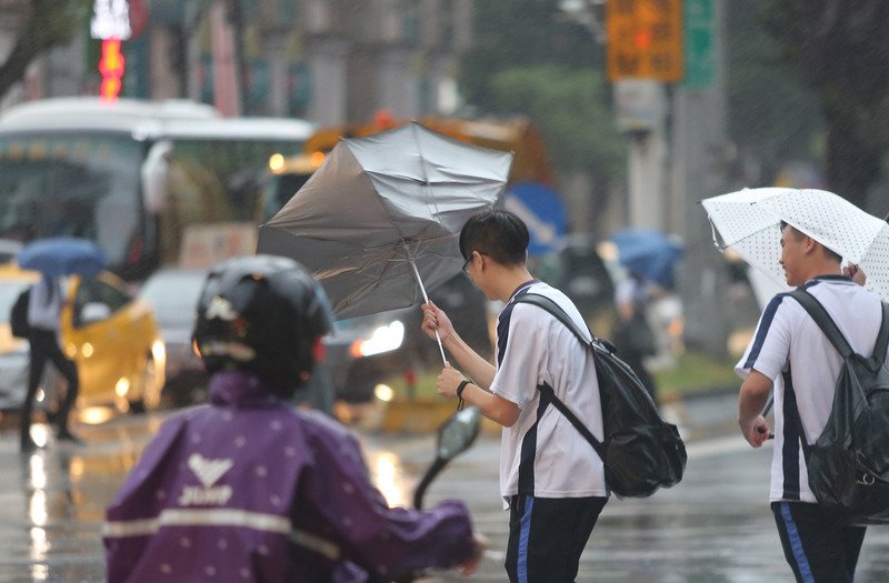 豪雨下不停 經部緊急應變小組二級開設