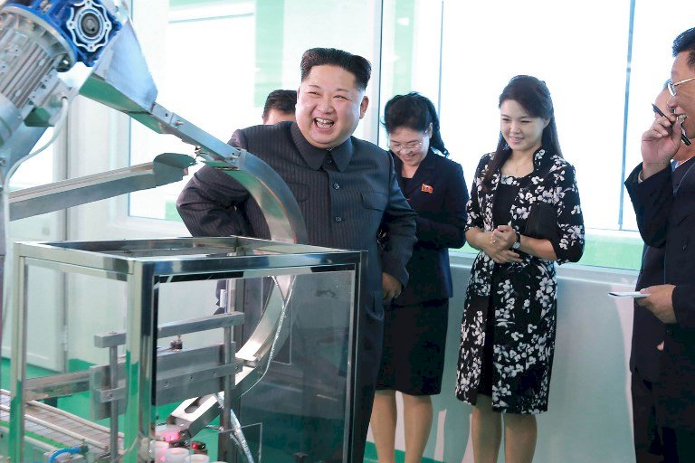 金正恩偕同妻子與妹妹 視察化妝品工廠