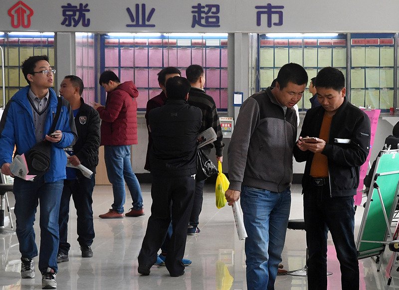 疫情影響薪情 中國去年畢業大學生起薪人民幣5833