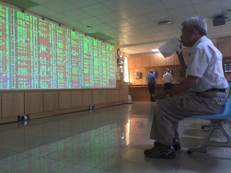 台股開低走低  收跌56點