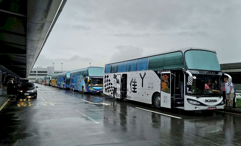 陸客團遊覽車駕駛要2人 旅行業者反彈