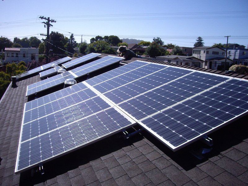 加州太陽能發電過剩 送電鄰州