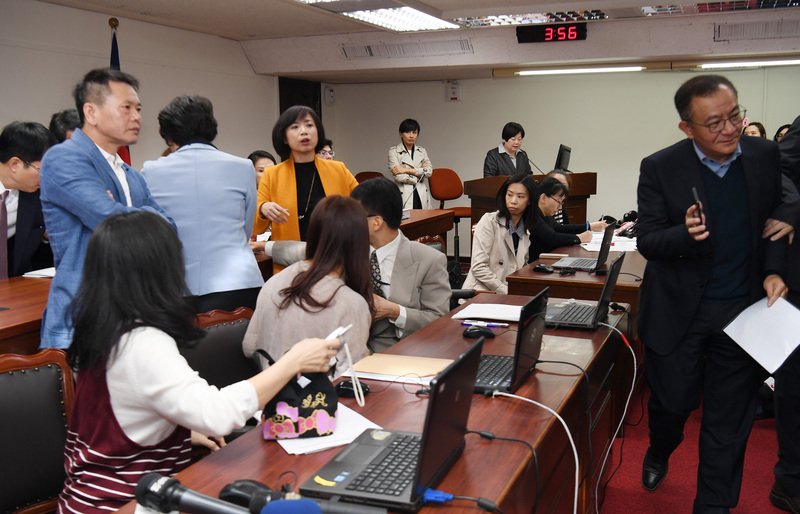 勞基法復議權爭議 朝野協商無共識