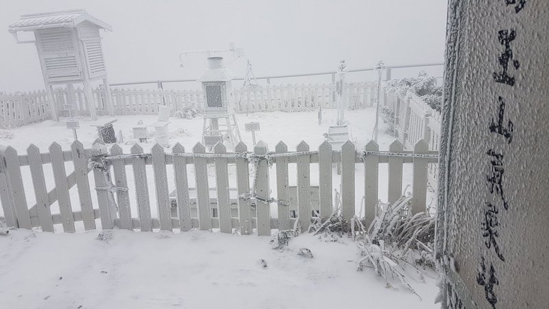 水氣增 玉山積雪2公分