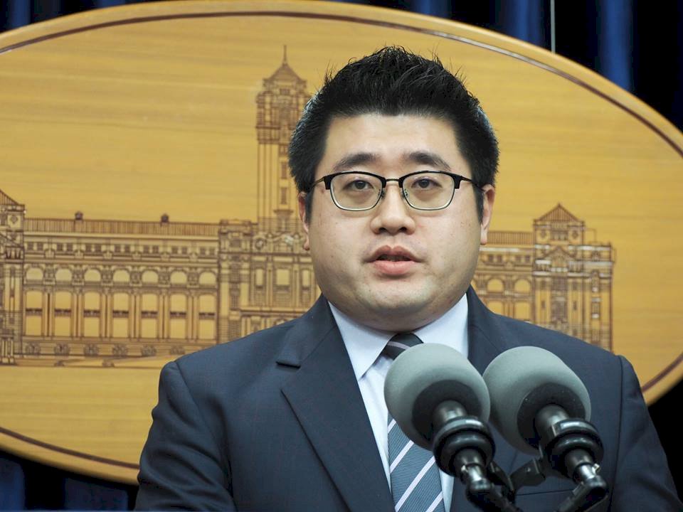 府：央行總裁人事若確定 就循程序公布