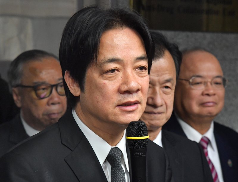 賴揆臉書談農保 承諾落實人地脫鉤