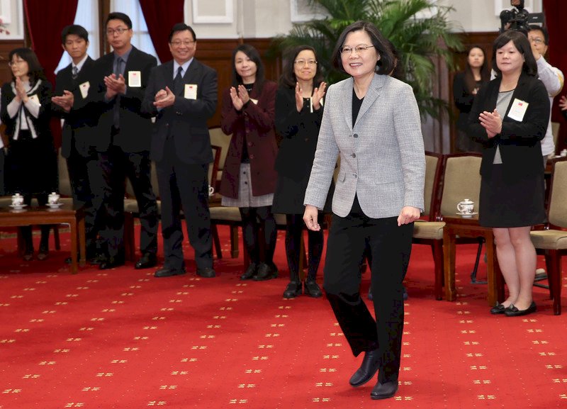 總統：每位公務員都擁有改變國家的能力