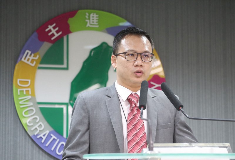 綠指多數人挺修勞基法 藍：勿自我安慰