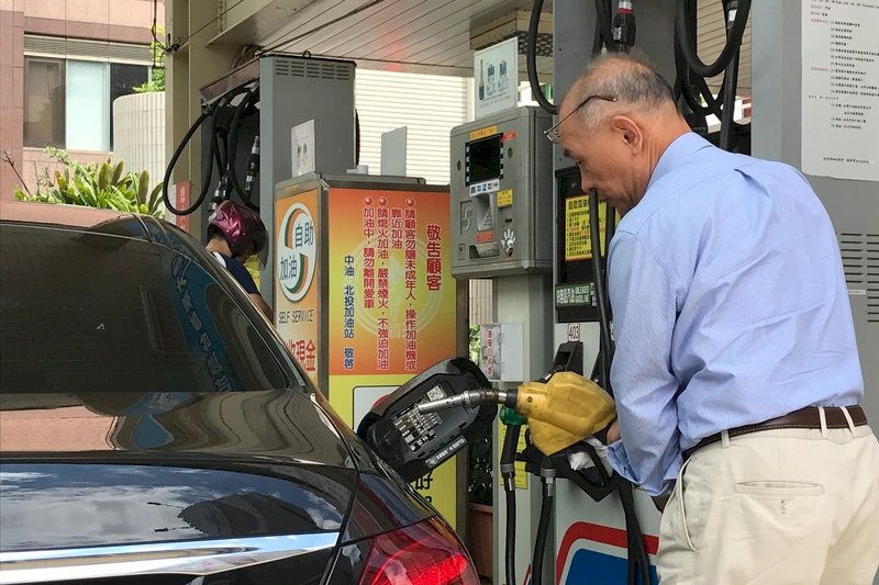 油價攀升 中油汽柴油各漲0.2元