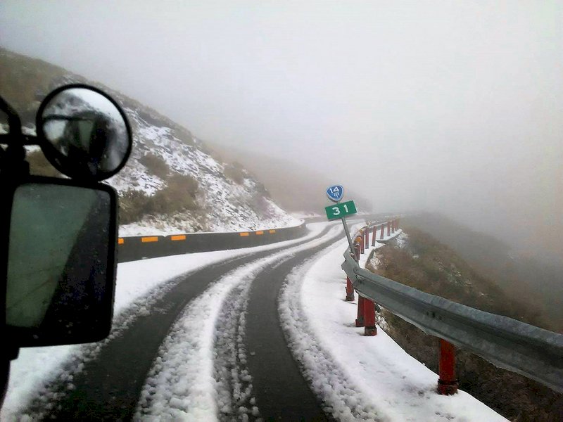 寒流發威 雪山合歡山飄下2018第一場雪