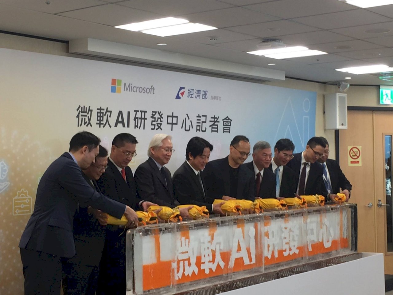 微軟、亞馬遜來台佈局 產業轉型正是時候