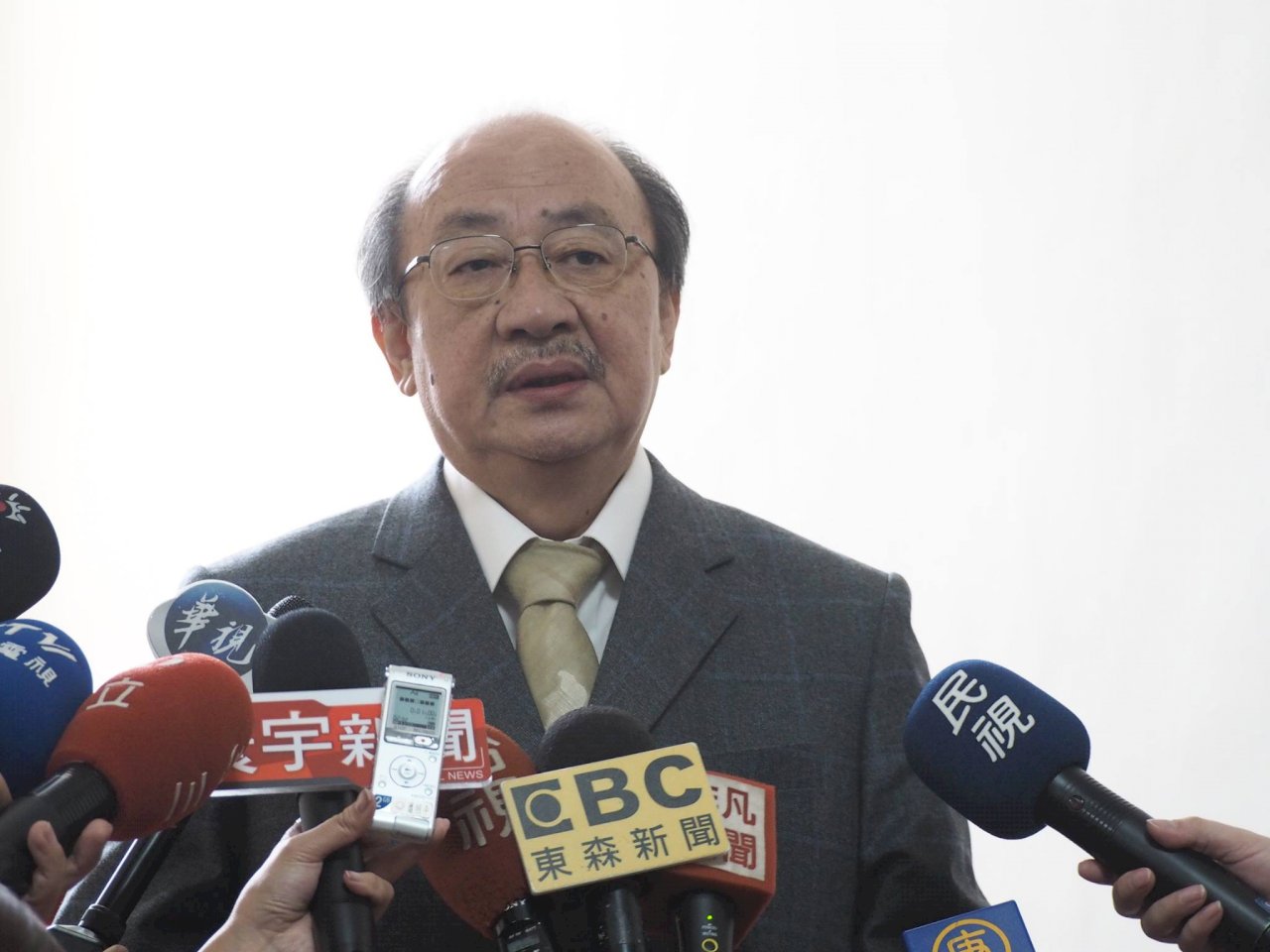 總預算提案表決 管中閔案綠保持中立