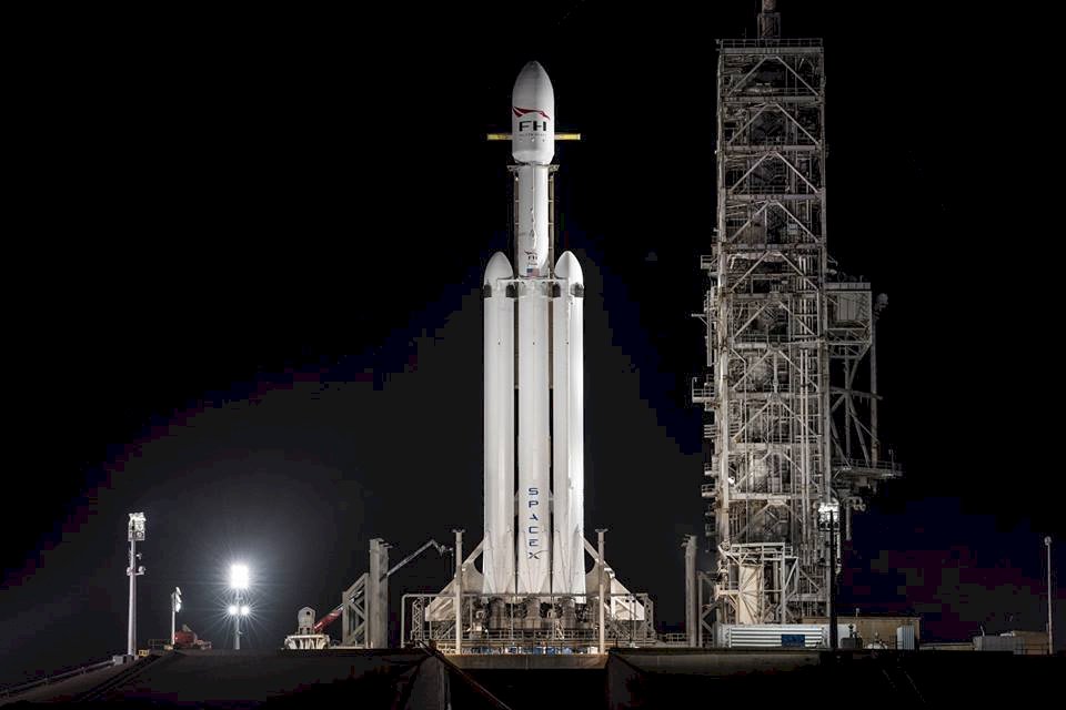 SpaceX最強重型火箭 因強風延後試射