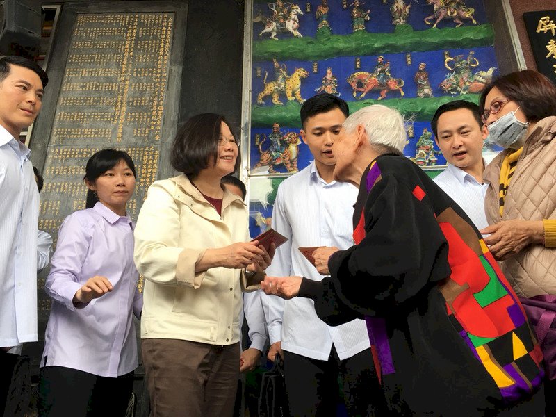 墾丁過年太塞  蔡總統：年後會回