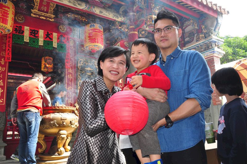 迎新年 鄭麗君傳藝祈福走春