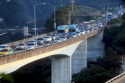 國5北上壅塞  雪隧回堵