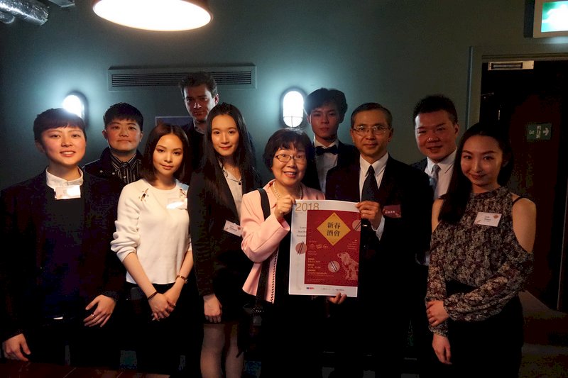 旅英學子賀新春 魏德聖跨海祝賀