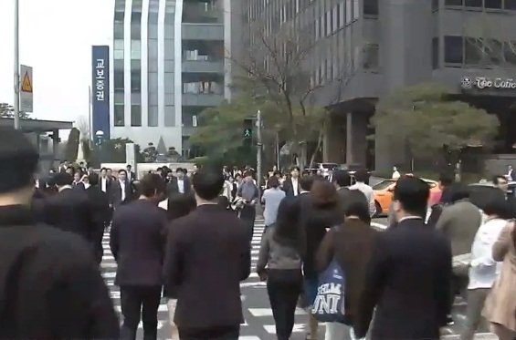 調查：南韓近四成上班族自認啃老族
