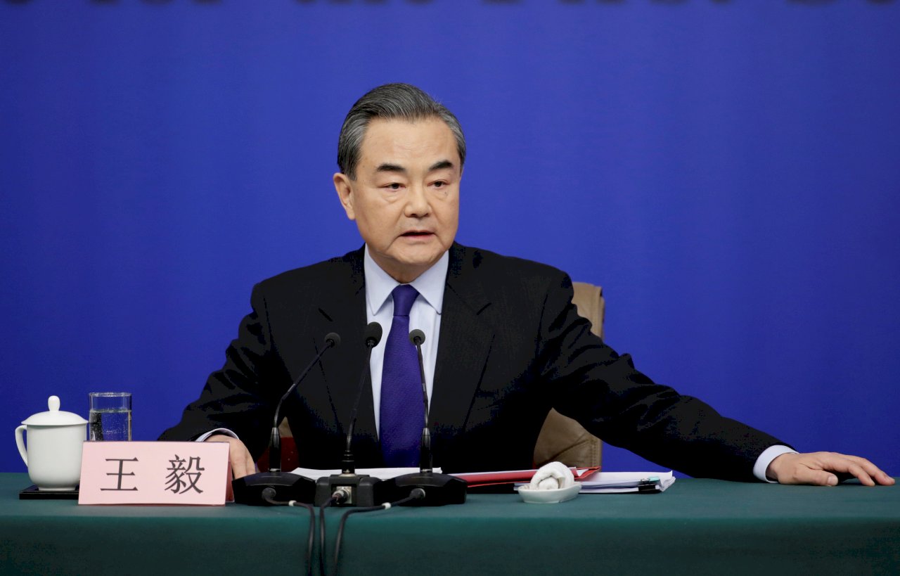 王毅暗批美國：動輒全副武裝到南海炫耀