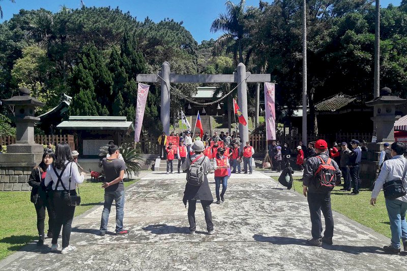 不滿慈湖潑漆案 拔菜總部統促黨桃園抗議