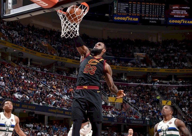 NBA騎士擒公鹿 詹皇大三元歡迎洛夫歸隊