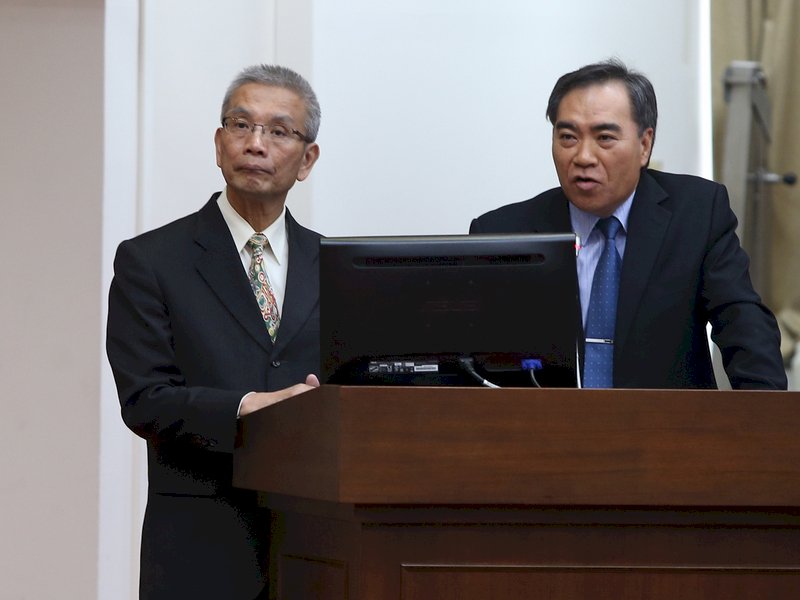 財長：比特幣買賣視同商品交易 應課稅