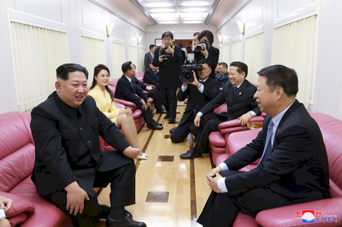 金正恩神祕專門列車直擊 內擁粉紅皮沙發