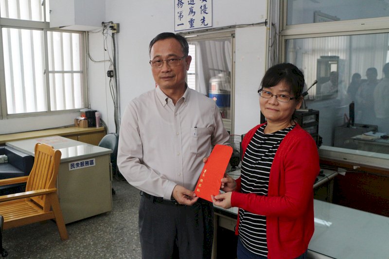 見高雄槍戰想起殉職下屬 陳家欽探遺孀