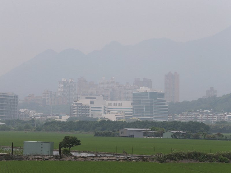 擴散條件差 西半部空品一片橘紅